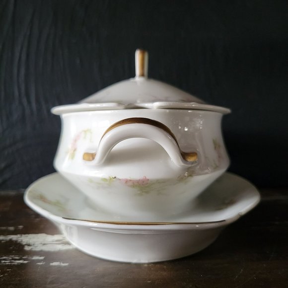 Haviland Limoges Sauce Boat & Lid w/ Attached Underplate Schleiger 161-4 *Read - Picture 3 of 13